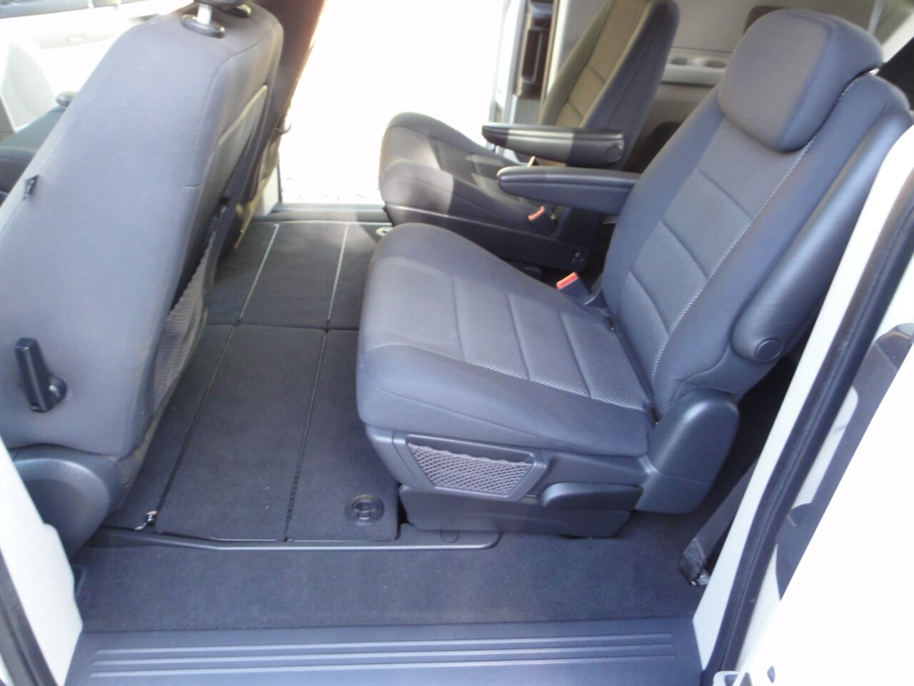 2009 Dodge Grand Caravan SXT   - Photo 37 - Deland, FL 32720