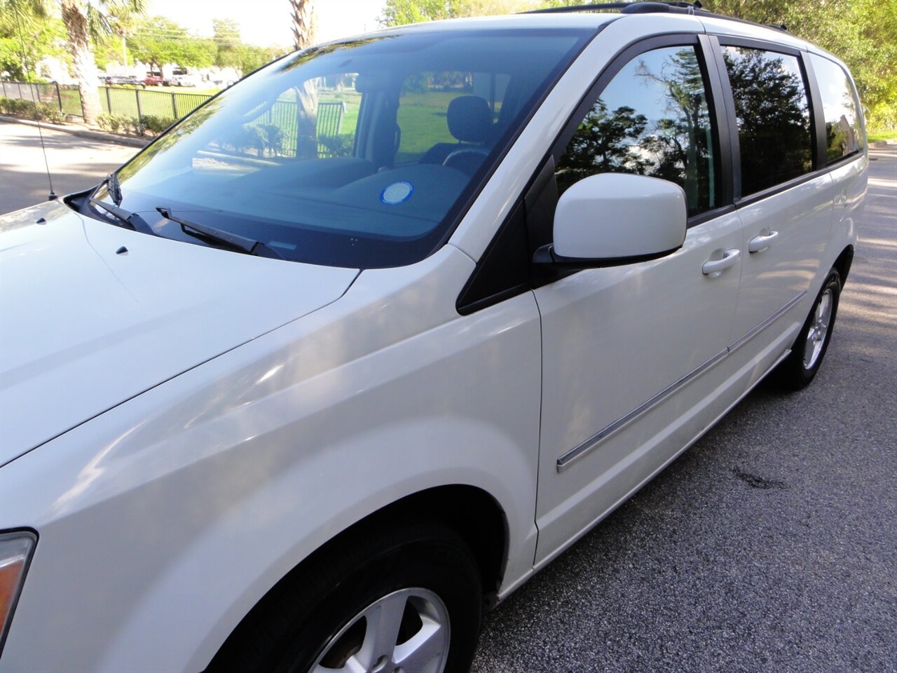 2009 Dodge Grand Caravan SXT   - Photo 11 - Deland, FL 32720