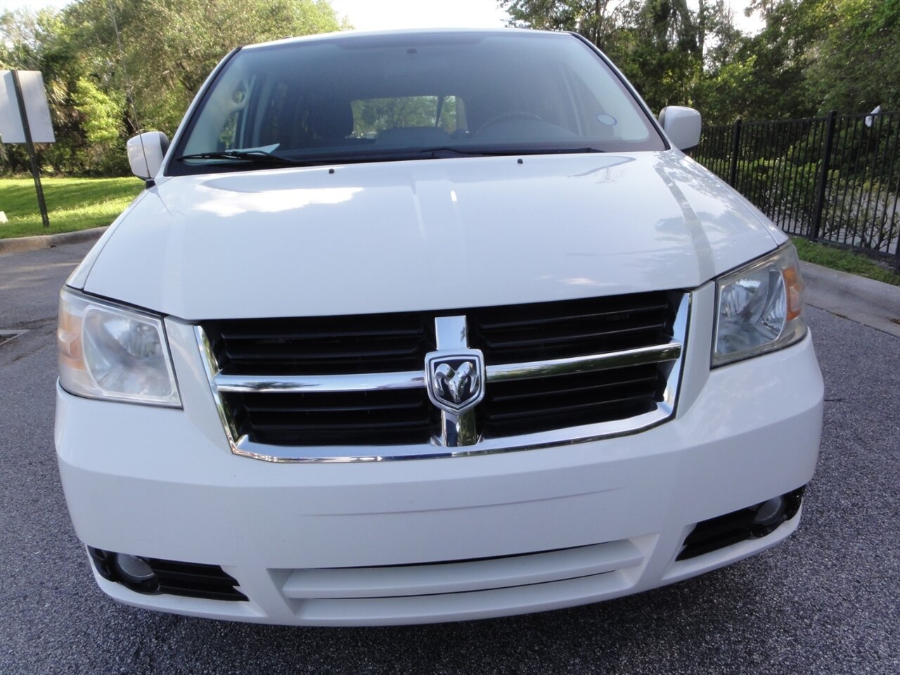 2009 Dodge Grand Caravan SXT   - Photo 5 - Deland, FL 32720