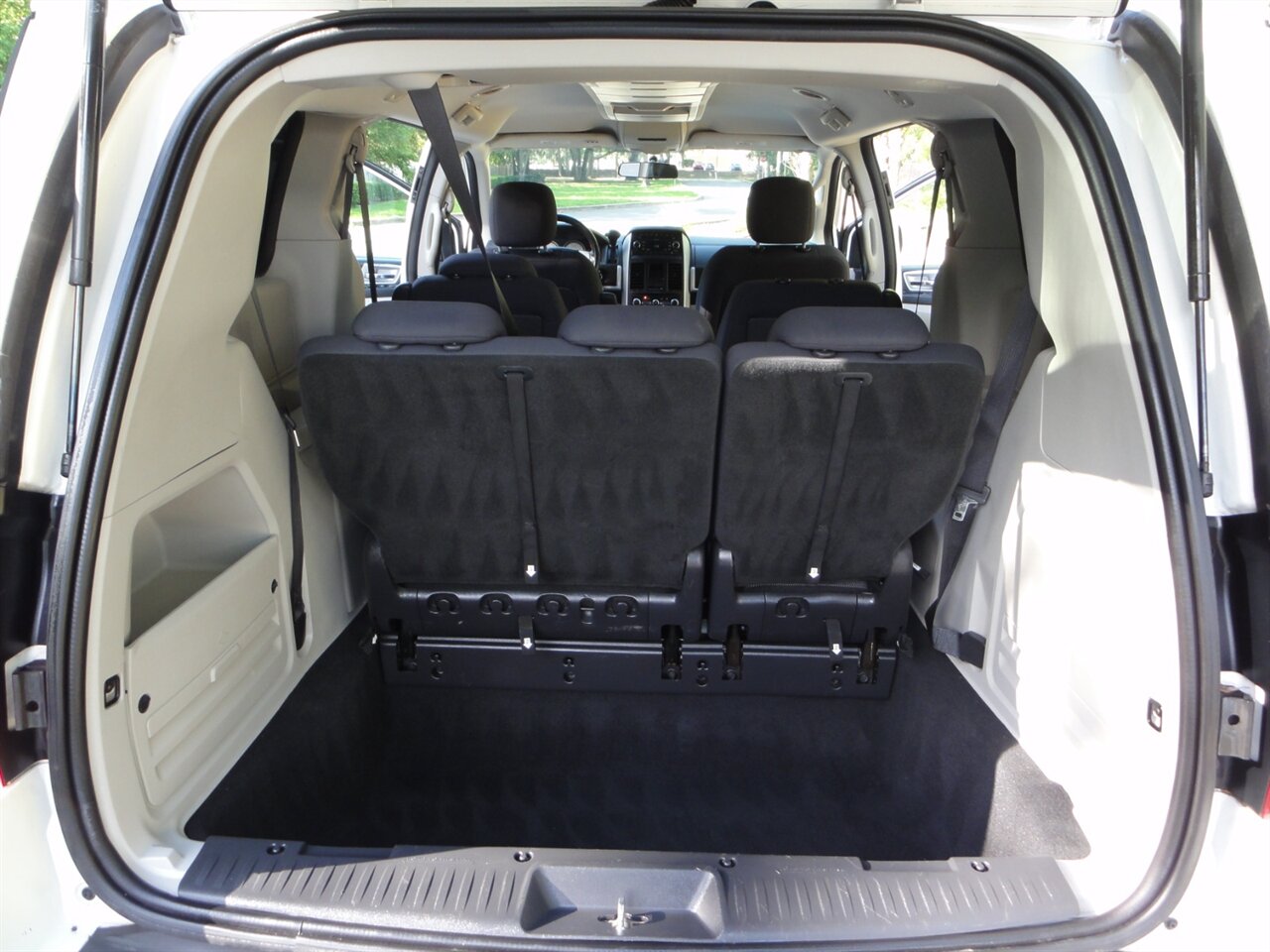 2009 Dodge Grand Caravan SXT   - Photo 41 - Deland, FL 32720