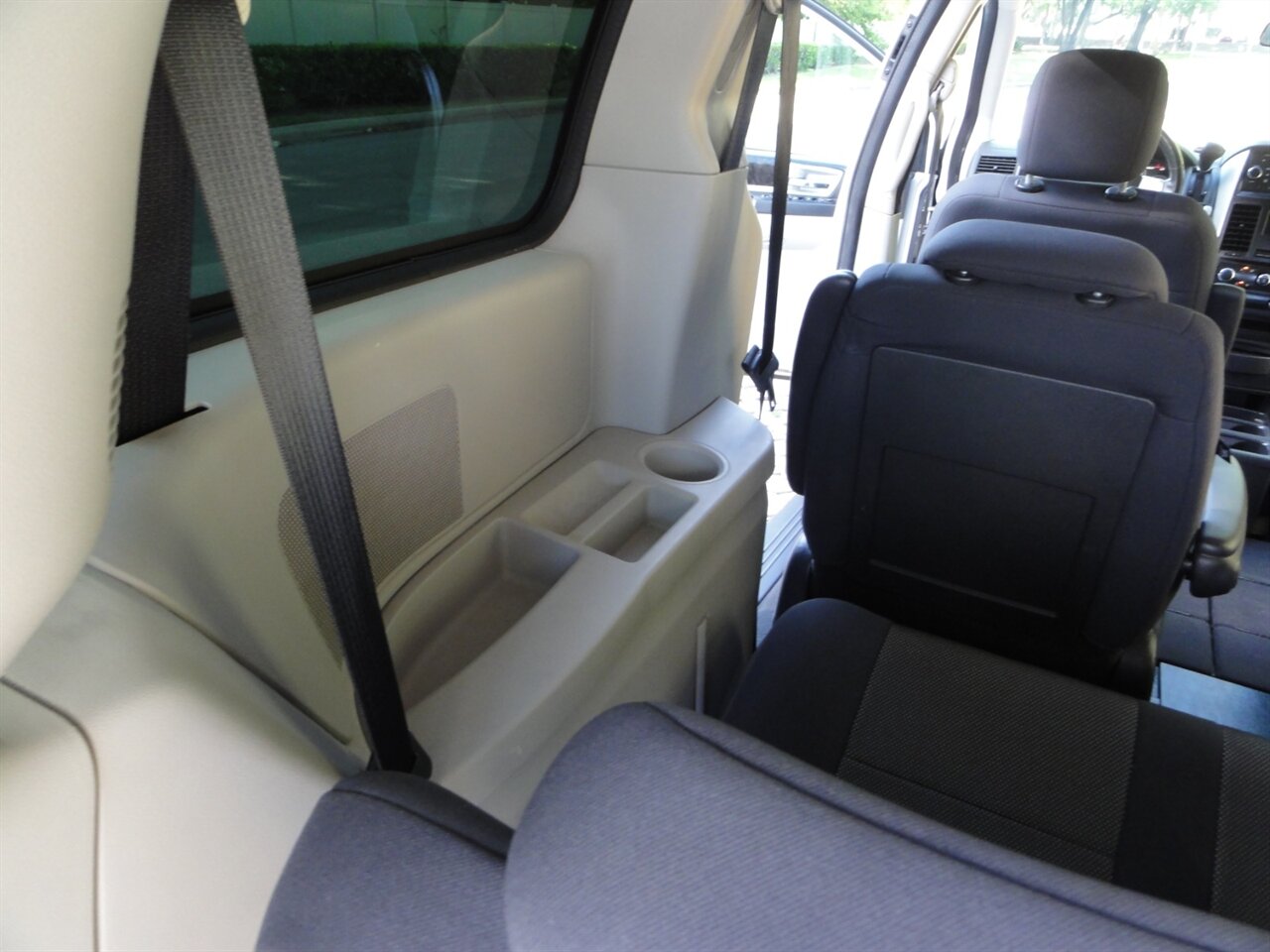 2009 Dodge Grand Caravan SXT   - Photo 44 - Deland, FL 32720