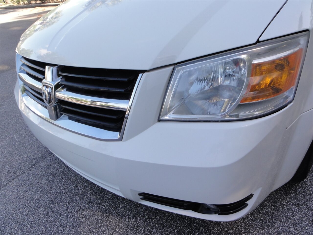 2009 Dodge Grand Caravan SXT   - Photo 7 - Deland, FL 32720