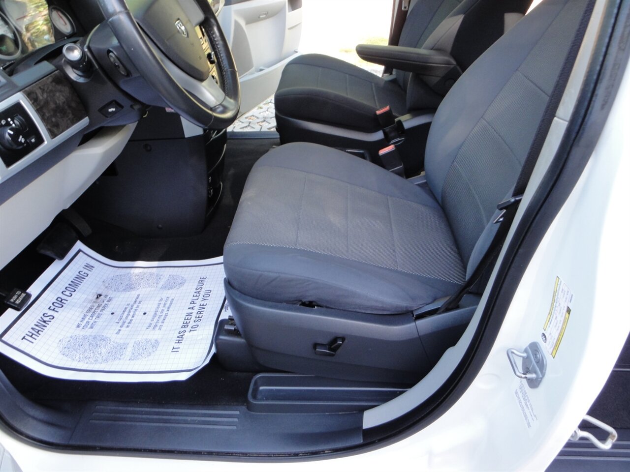 2009 Dodge Grand Caravan SXT   - Photo 34 - Deland, FL 32720