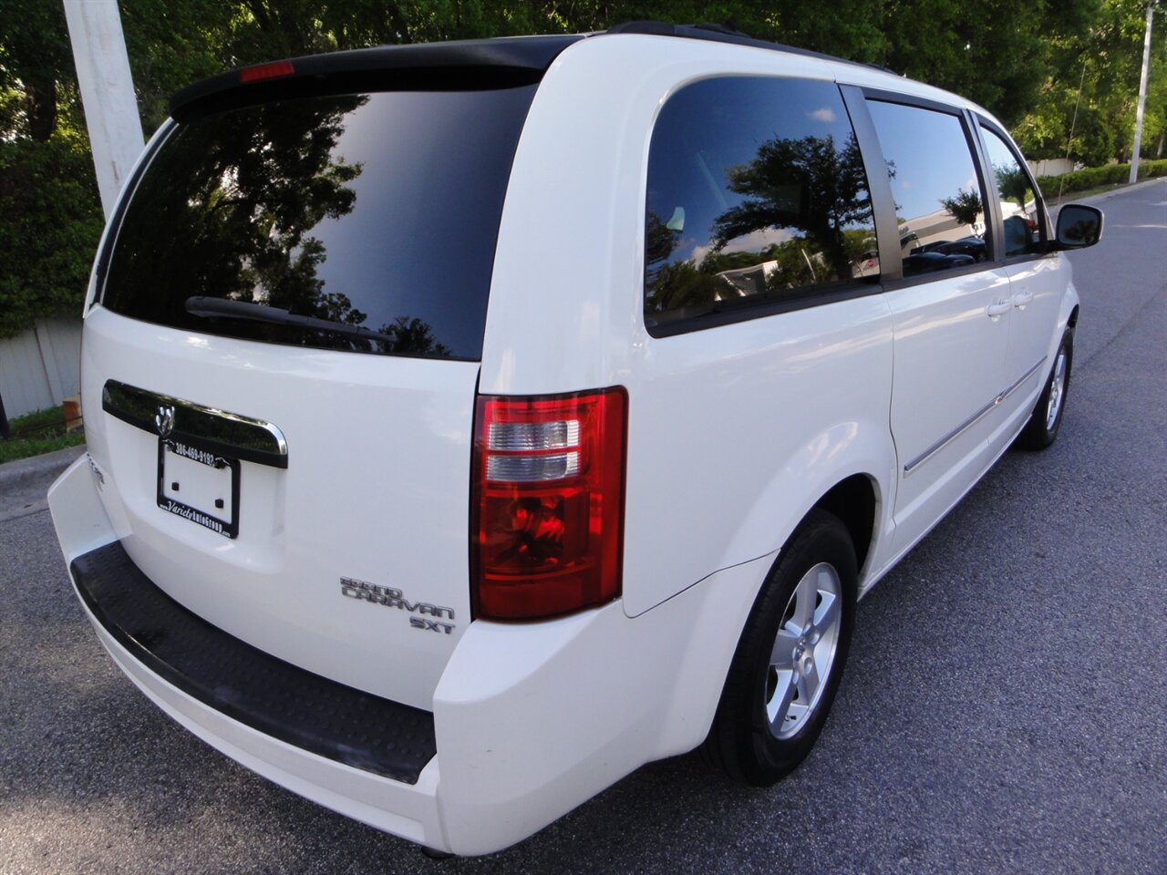 2009 Dodge Grand Caravan SXT   - Photo 3 - Deland, FL 32720
