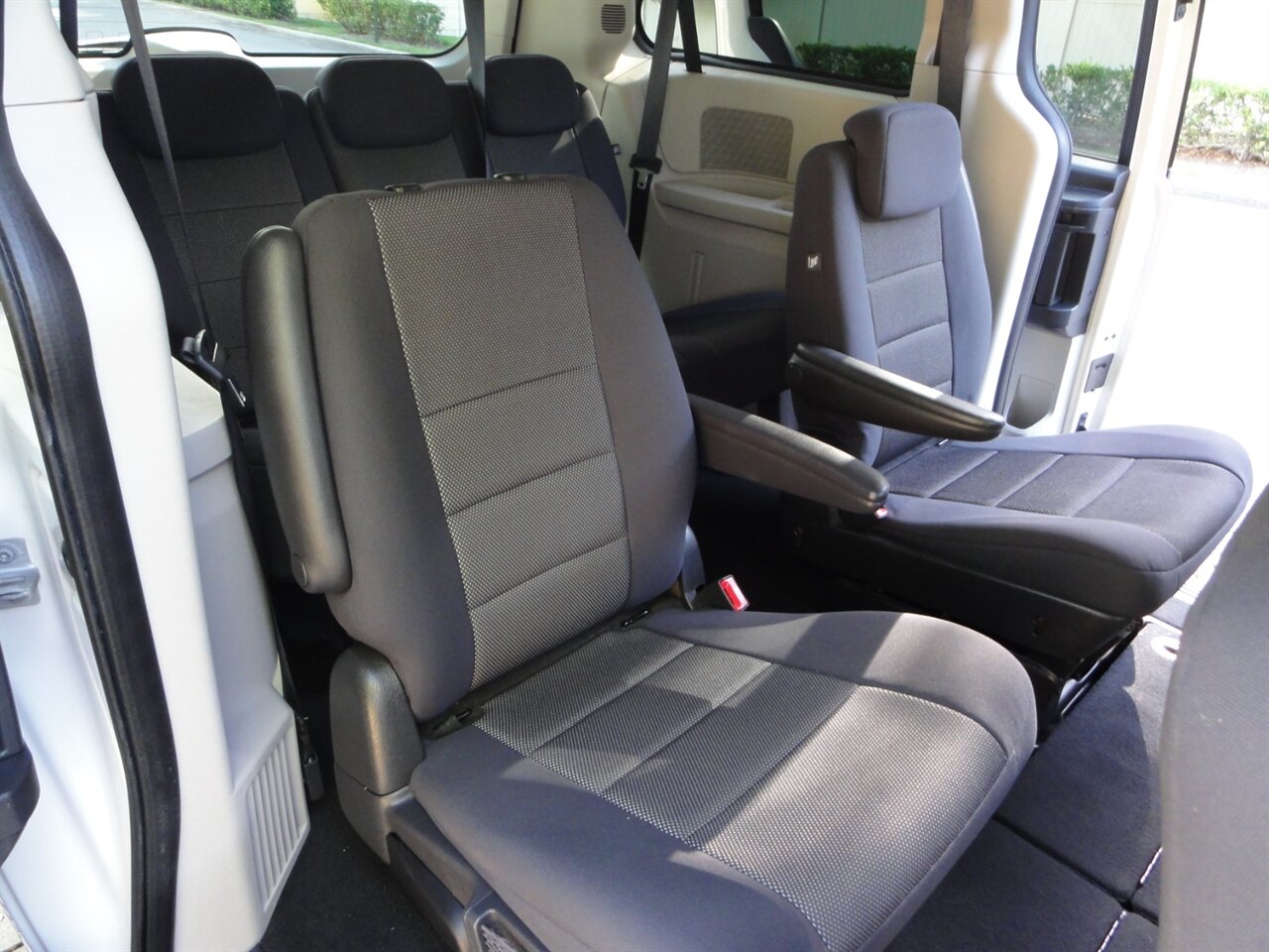 2009 Dodge Grand Caravan SXT   - Photo 47 - Deland, FL 32720