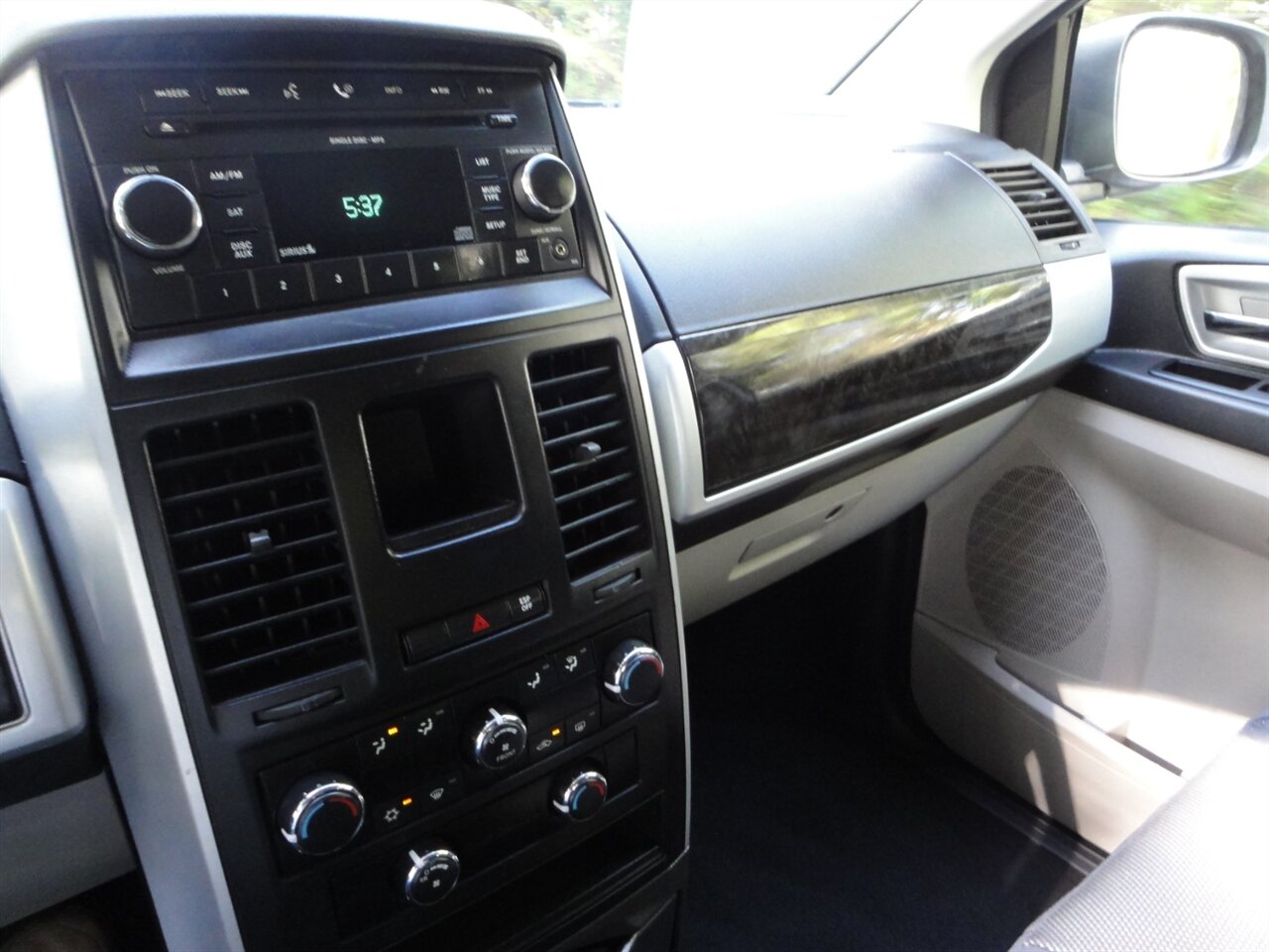 2009 Dodge Grand Caravan SXT   - Photo 65 - Deland, FL 32720