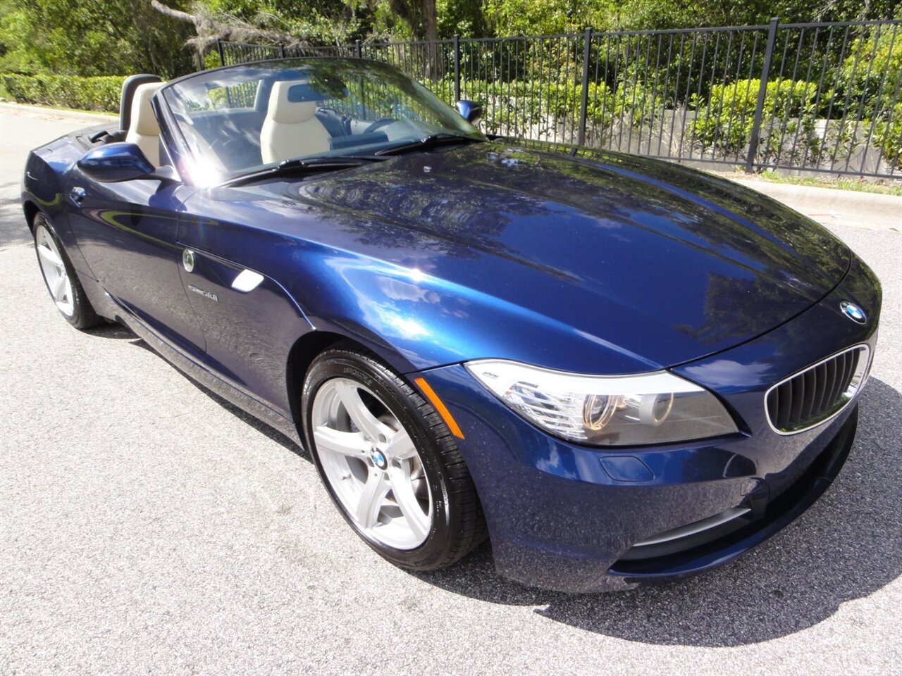 2011 BMW Z4 sDrive30i  Premium - Photo 2 - Deland, FL 32720