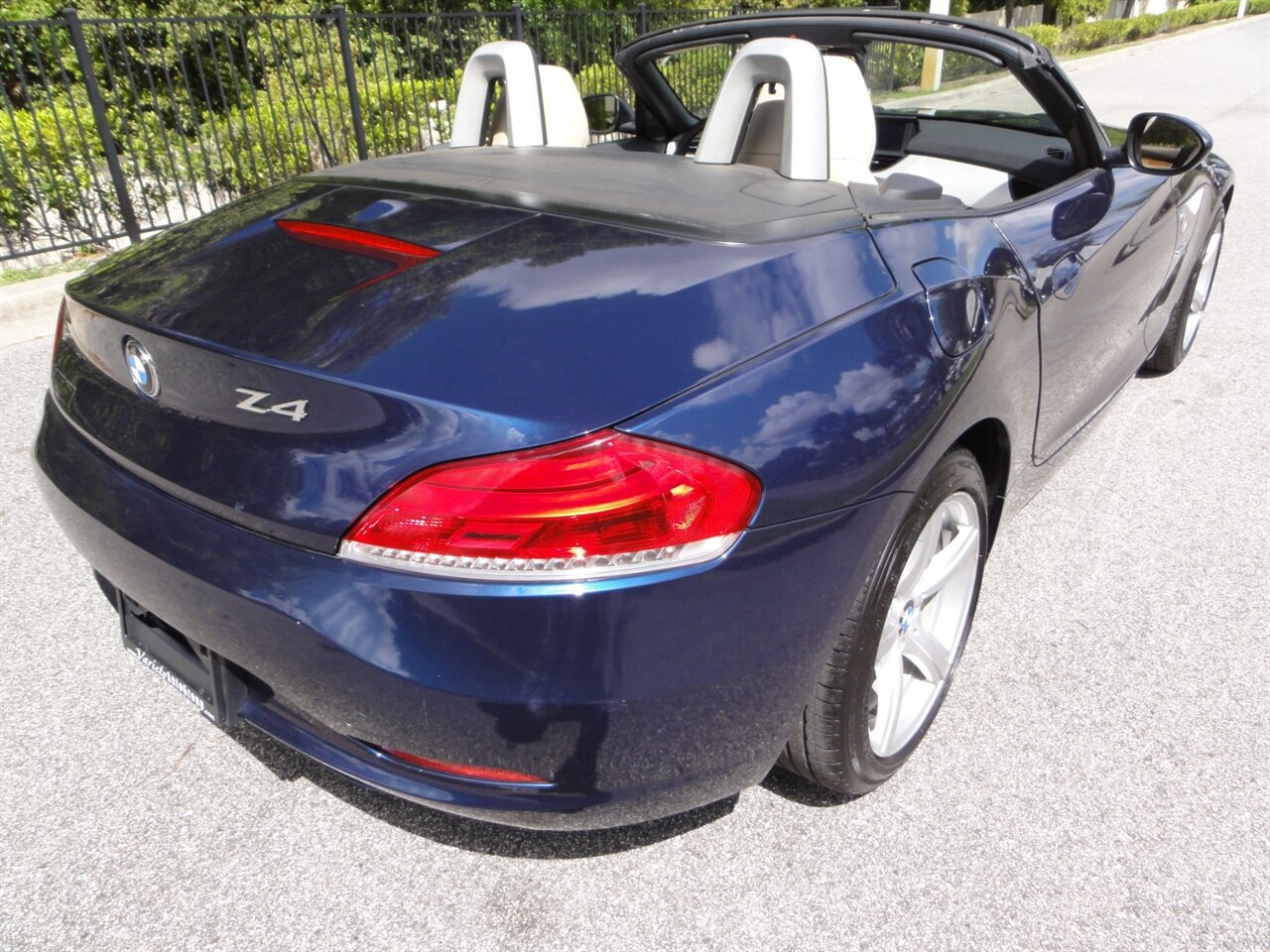 2011 BMW Z4 sDrive30i  Premium - Photo 8 - Deland, FL 32720