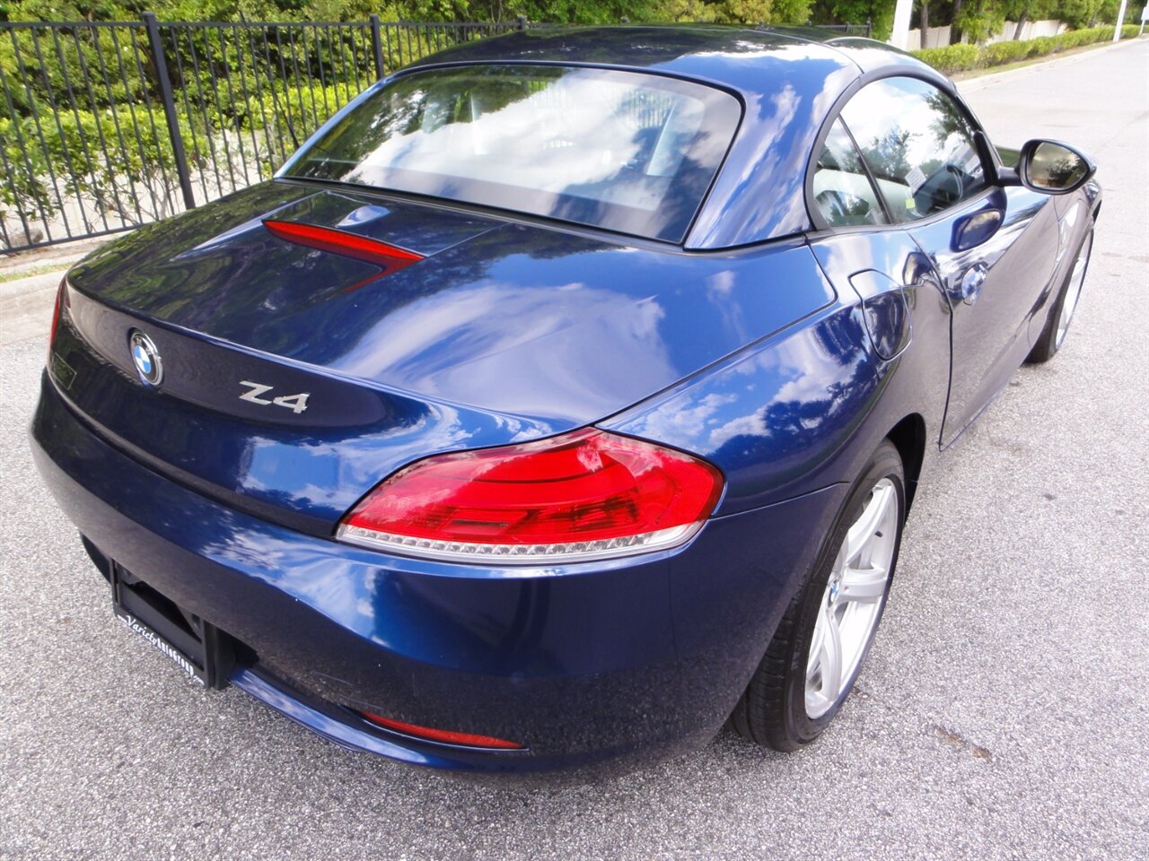 2011 BMW Z4 sDrive30i  Premium - Photo 10 - Deland, FL 32720