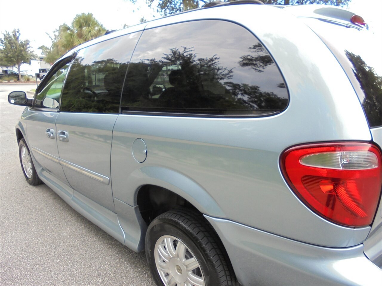 2006 Chrysler Town & Country Touring  VMi wheelchair ramp van - Photo 12 - Deland, FL 32720