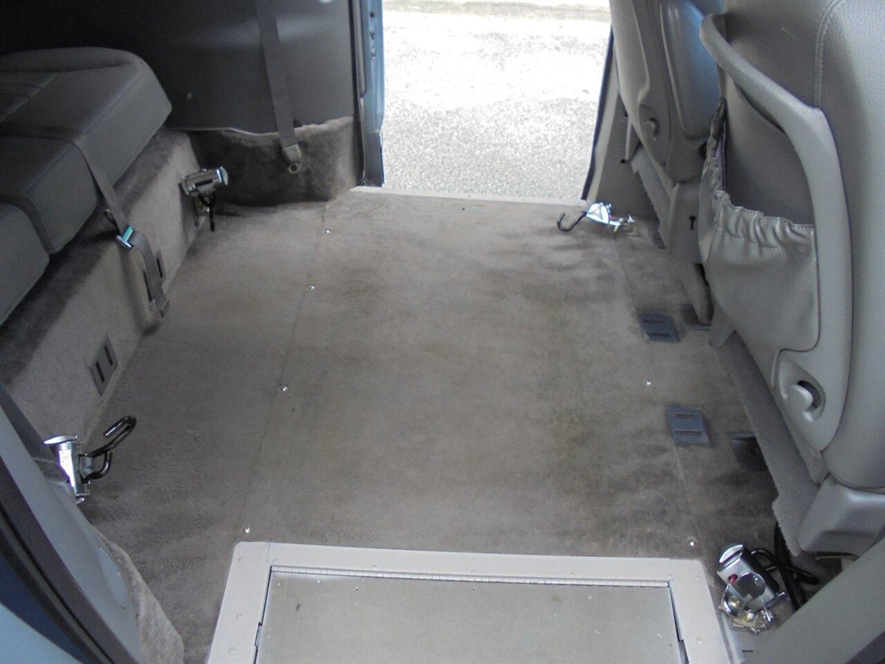 2006 Chrysler Town & Country Touring  VMi wheelchair ramp van - Photo 39 - Deland, FL 32720