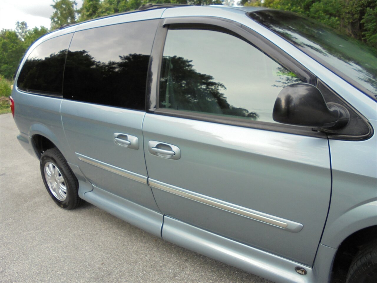 2006 Chrysler Town & Country Touring  VMi wheelchair ramp van - Photo 10 - Deland, FL 32720