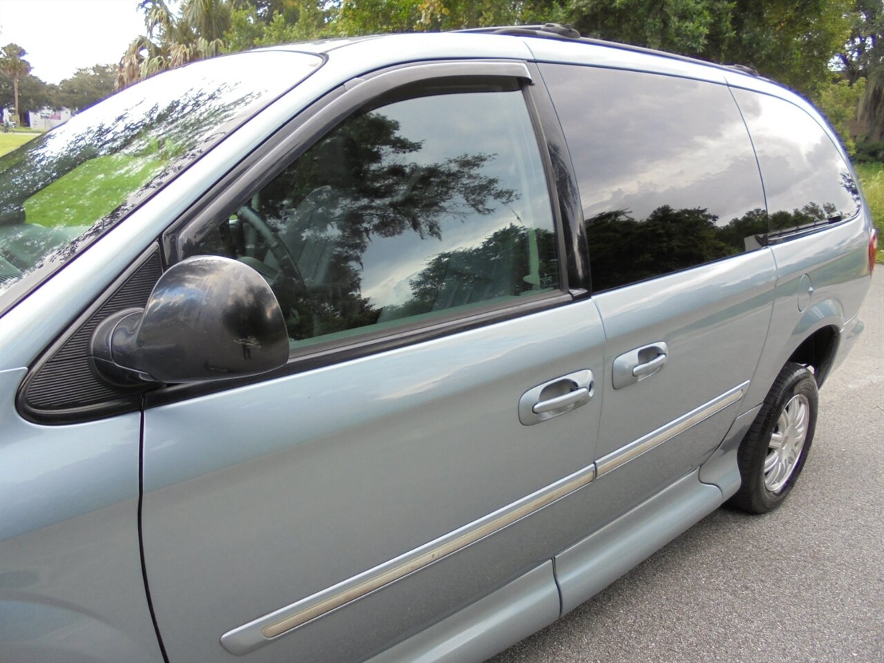 2006 Chrysler Town & Country Touring  VMi wheelchair ramp van - Photo 11 - Deland, FL 32720