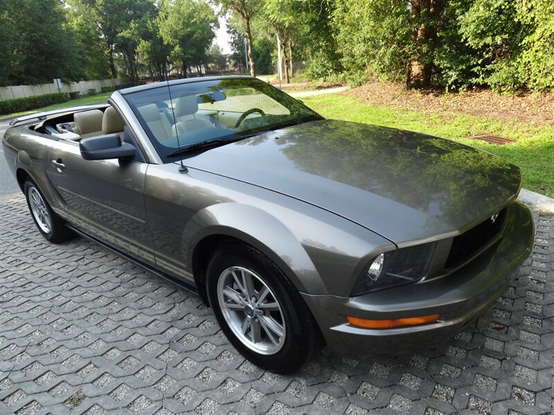 2005 Ford Mustang V6 Deluxe  Leather