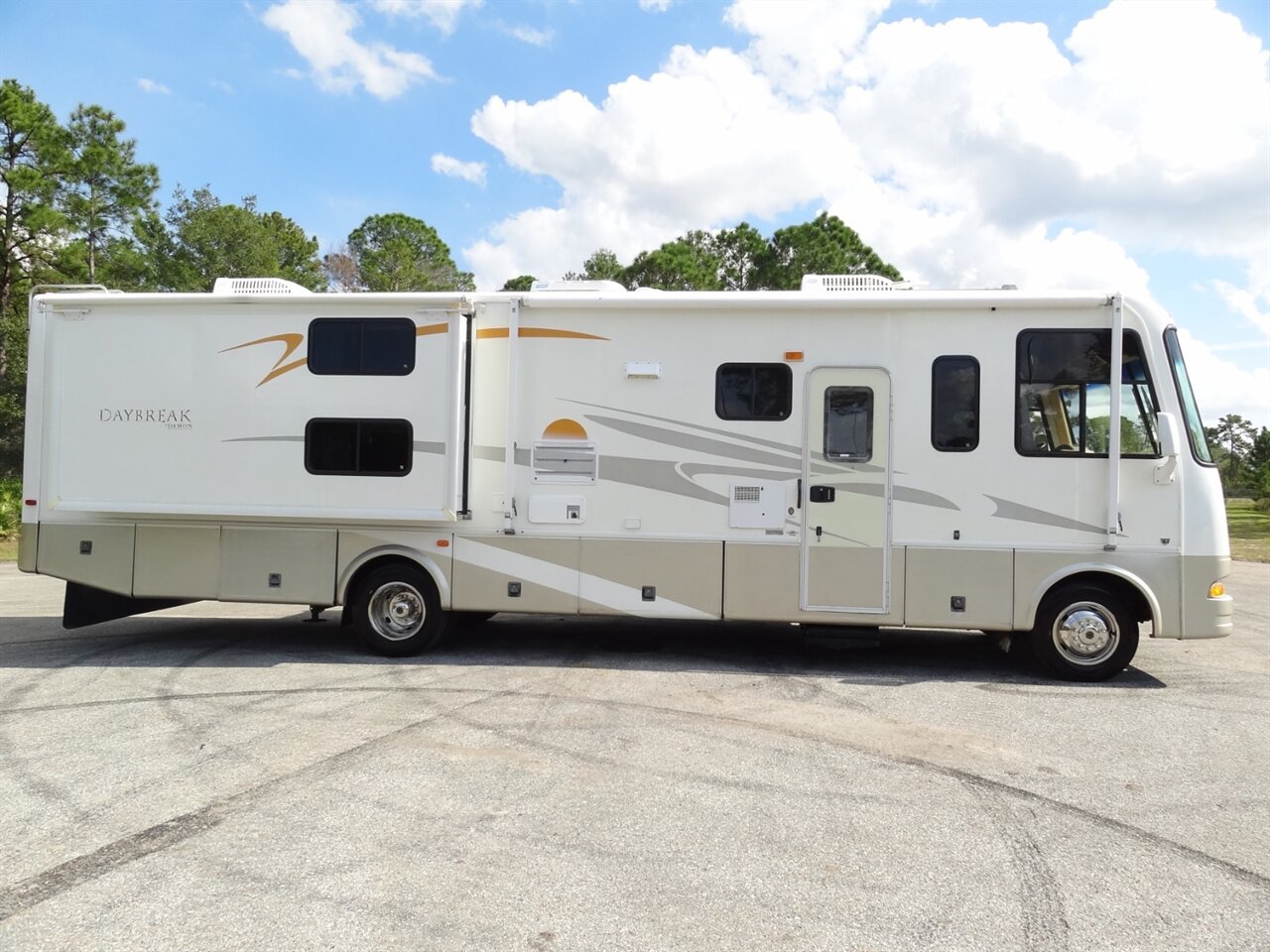 2006 Damon Daybreak 3270 - Photo 3 - Deland, FL 32720