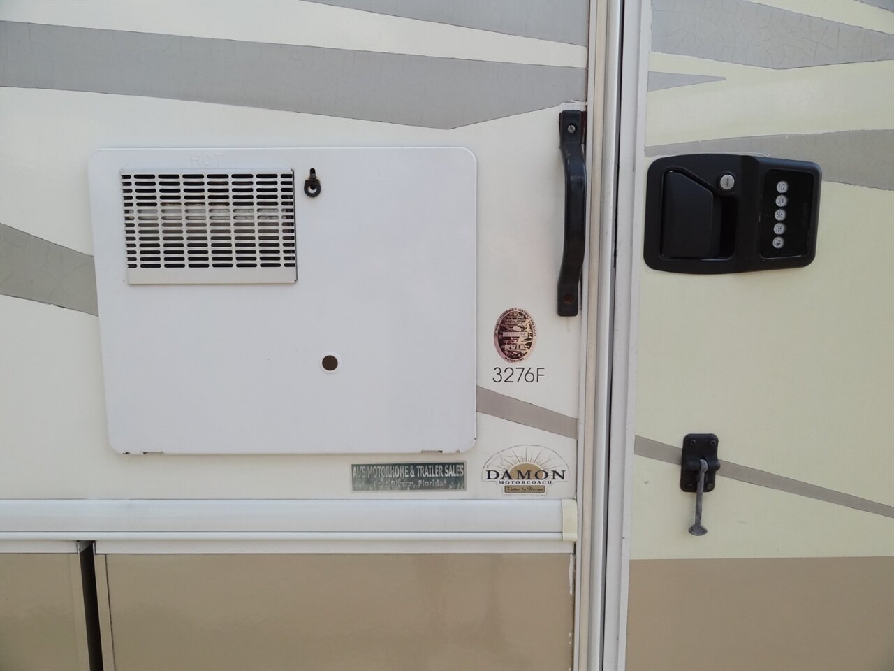 2006 Damon Daybreak 3270 - Photo 29 - Deland, FL 32720