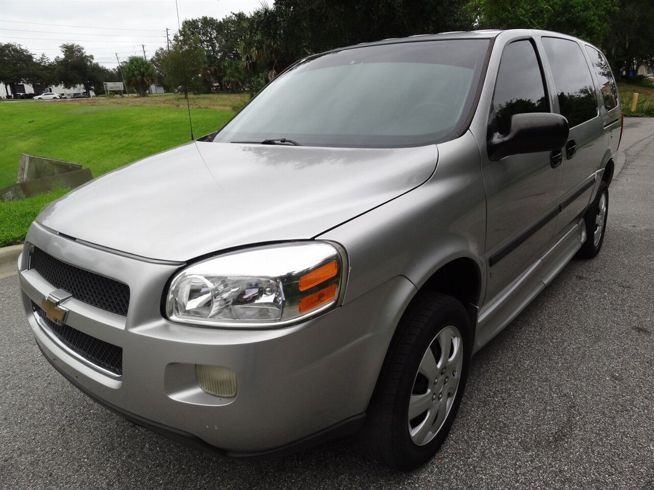 2007 Chevrolet Uplander LS   - Photo 2 - Deland, FL 32720