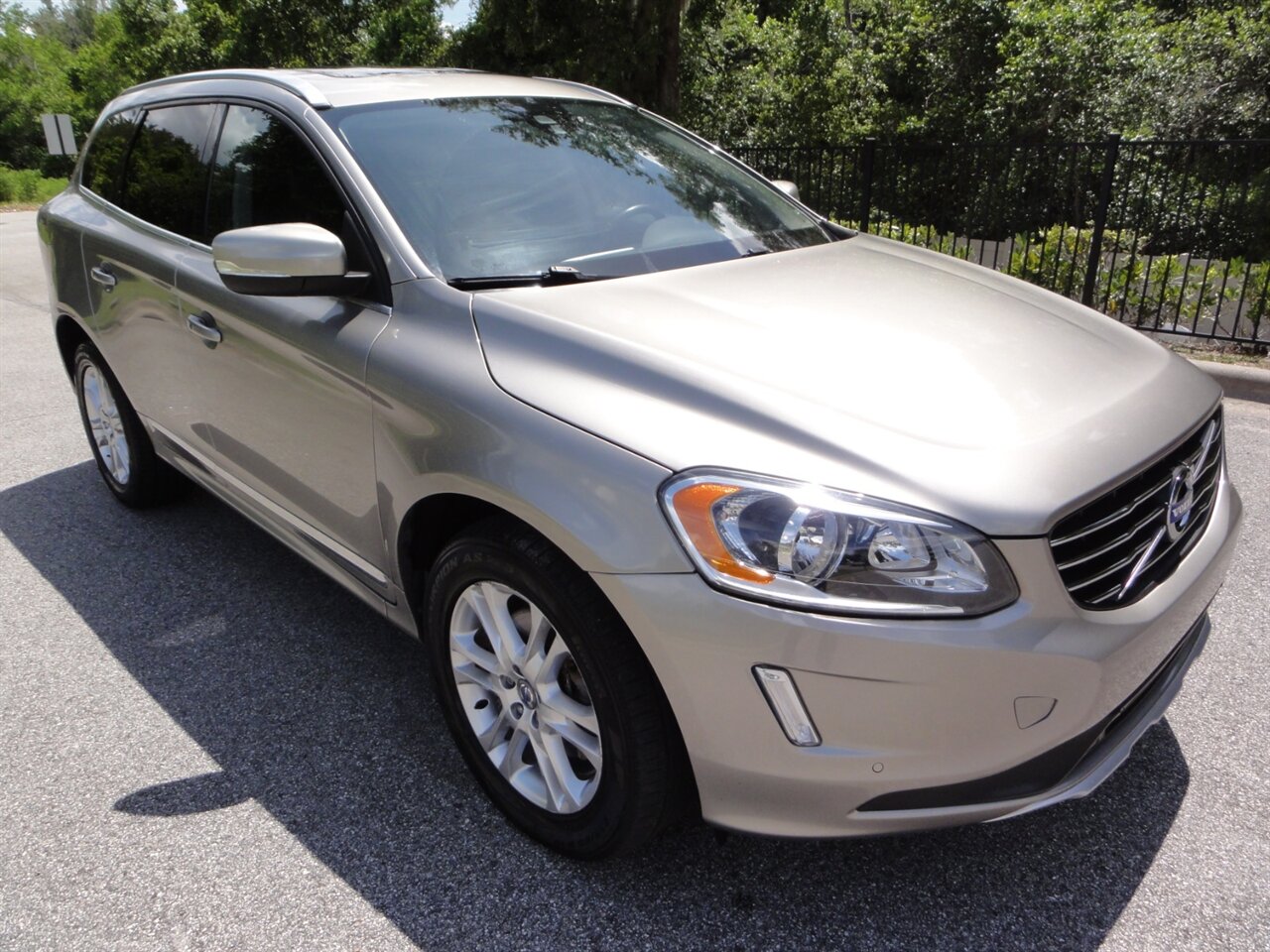 2015 Volvo XC60 T5 Drive-E Premier  Premium - Photo 1 - Deland, FL 32720