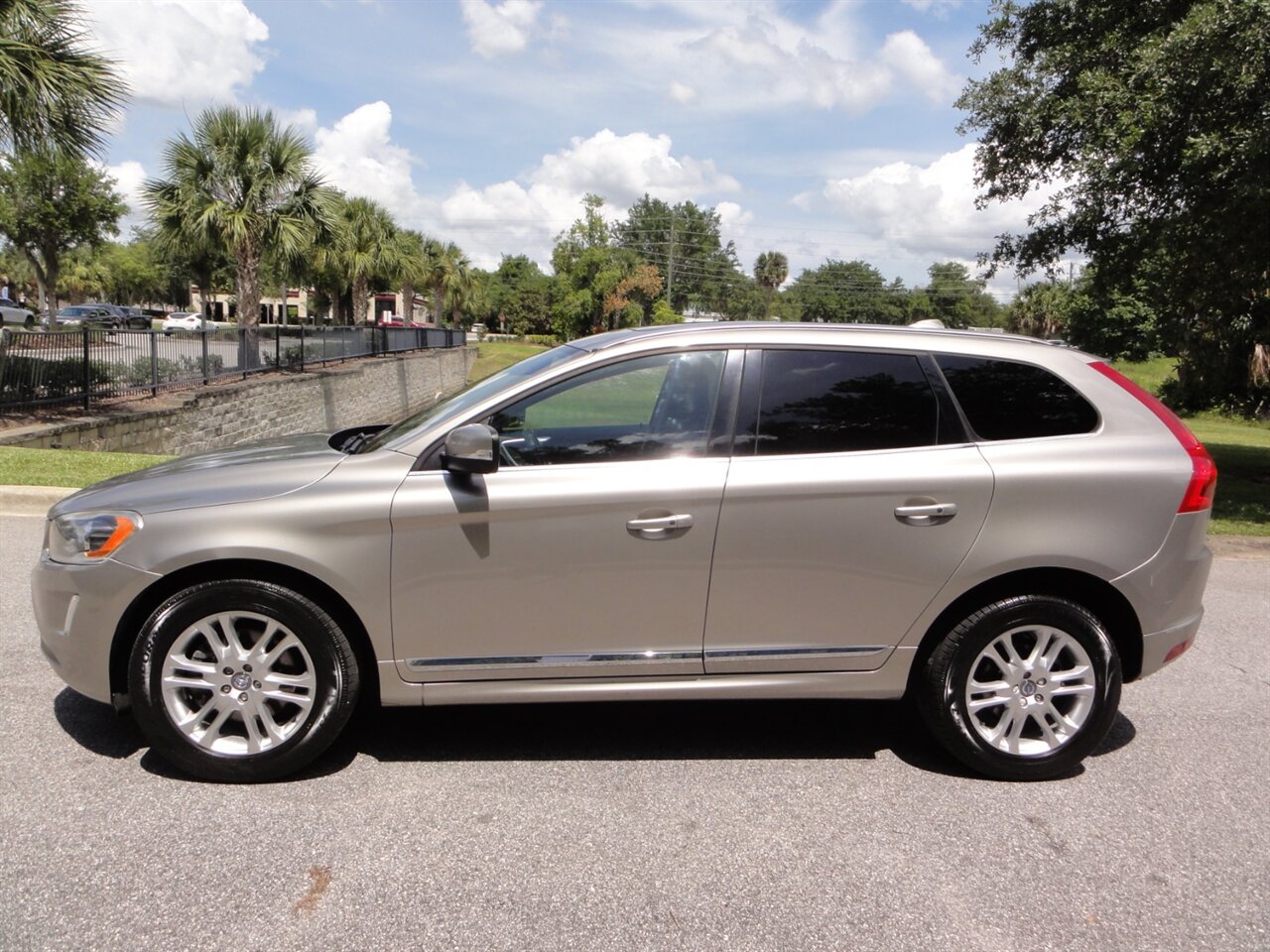 2015 Volvo XC60 T5 Drive-E Premier  Premium - Photo 16 - Deland, FL 32720