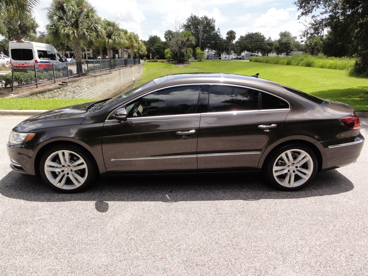 2014 Volkswagen CC Executive PZEV  Premium - Photo 17 - Deland, FL 32720