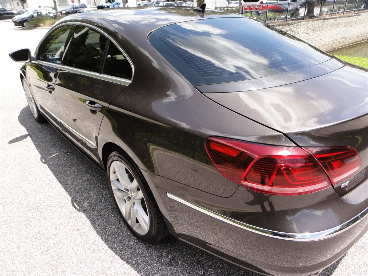 2014 Volkswagen CC Executive PZEV  Premium - Photo 13 - Deland, FL 32720