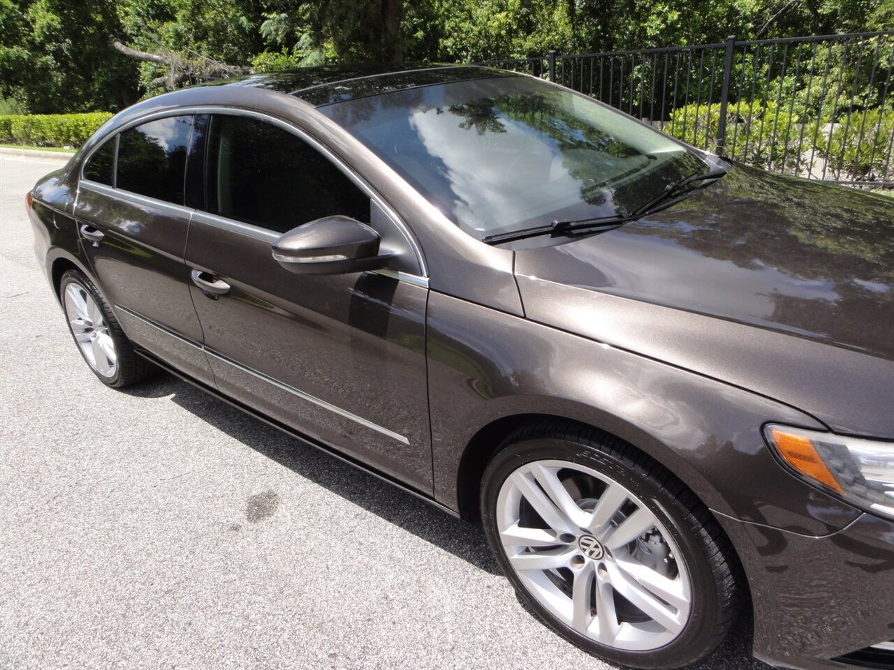 2014 Volkswagen CC Executive PZEV  Premium - Photo 9 - Deland, FL 32720