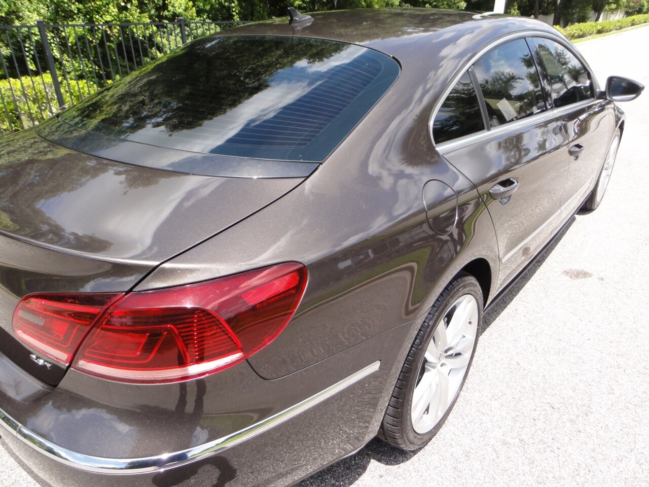 2014 Volkswagen CC Executive PZEV  Premium - Photo 14 - Deland, FL 32720