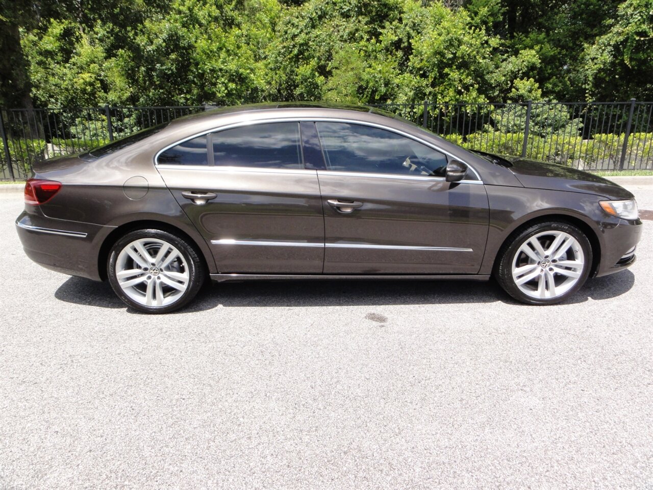 2014 Volkswagen CC Executive PZEV  Premium - Photo 16 - Deland, FL 32720