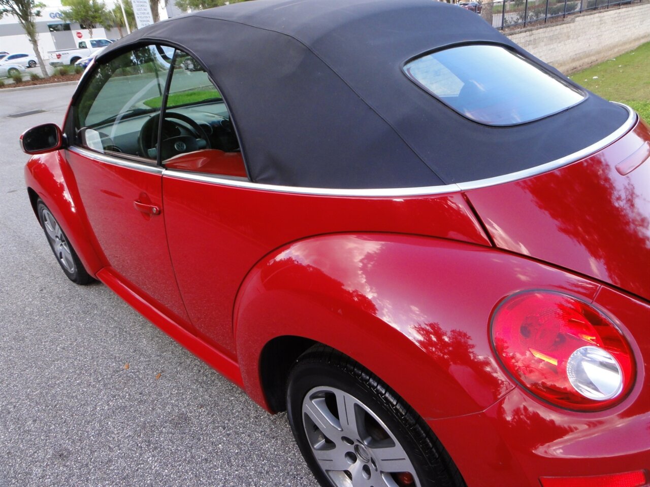 2006 Volkswagen New Beetle Convertible 2.5 - Photo 16 - Deland, FL 32720