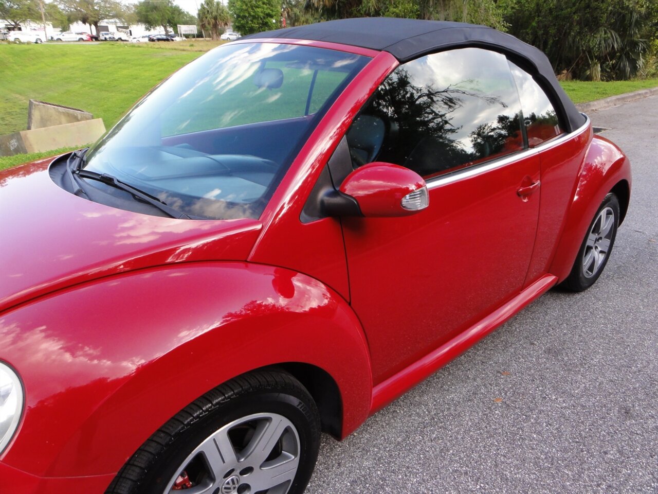 2006 Volkswagen New Beetle Convertible 2.5 - Photo 13 - Deland, FL 32720