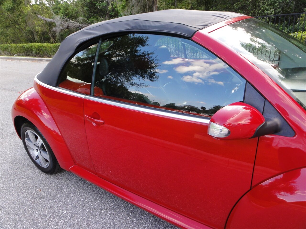 2006 Volkswagen New Beetle Convertible 2.5 - Photo 14 - Deland, FL 32720