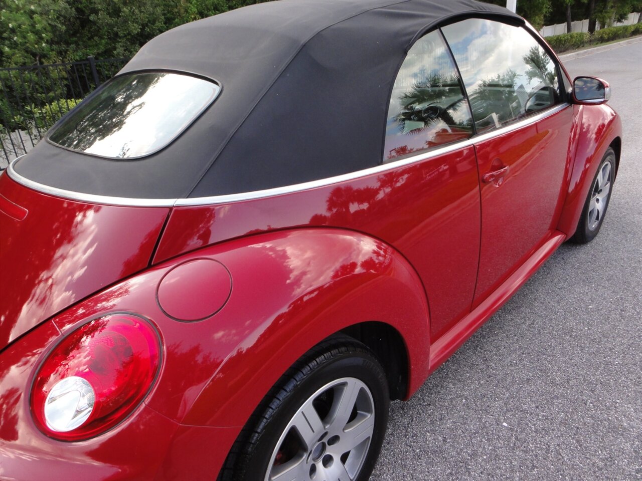 2006 Volkswagen New Beetle Convertible 2.5 - Photo 17 - Deland, FL 32720