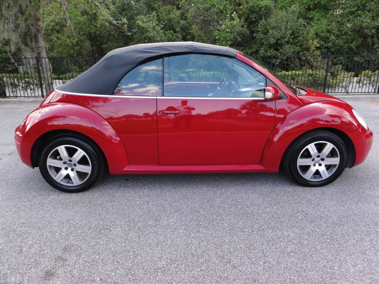 2006 Volkswagen New Beetle Convertible 2.5 - Photo 21 - Deland, FL 32720