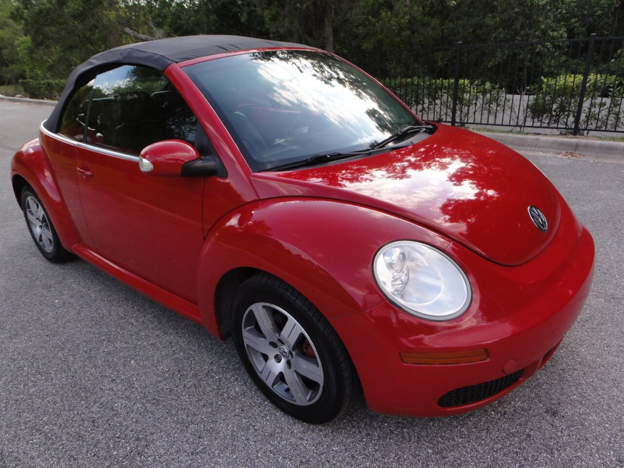 2006 Volkswagen New Beetle Convertible 2.5 - Photo 5 - Deland, FL 32720