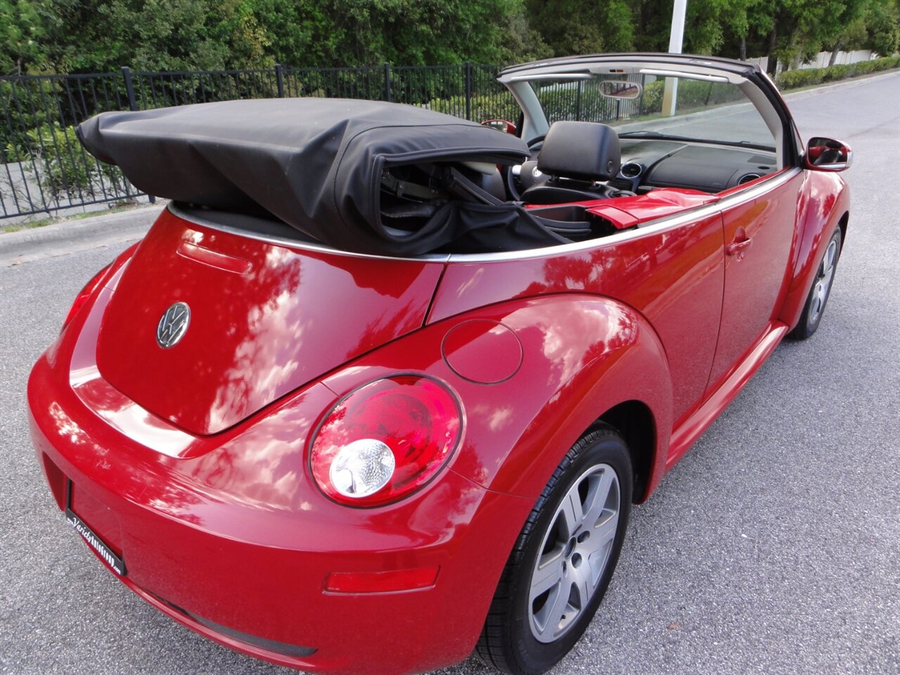 2006 Volkswagen New Beetle Convertible 2.5 - Photo 4 - Deland, FL 32720