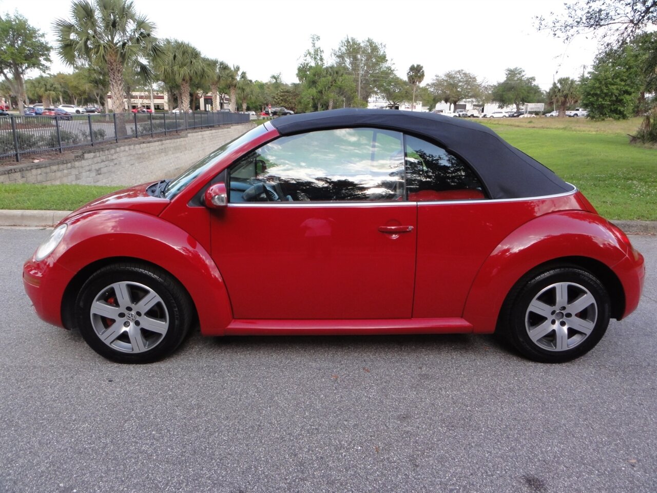 2006 Volkswagen New Beetle Convertible 2.5 - Photo 22 - Deland, FL 32720