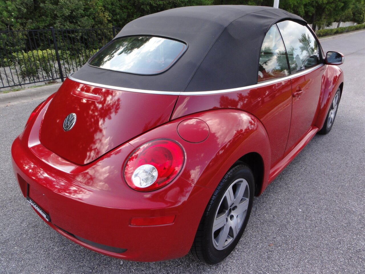 2006 Volkswagen New Beetle Convertible 2.5 - Photo 7 - Deland, FL 32720