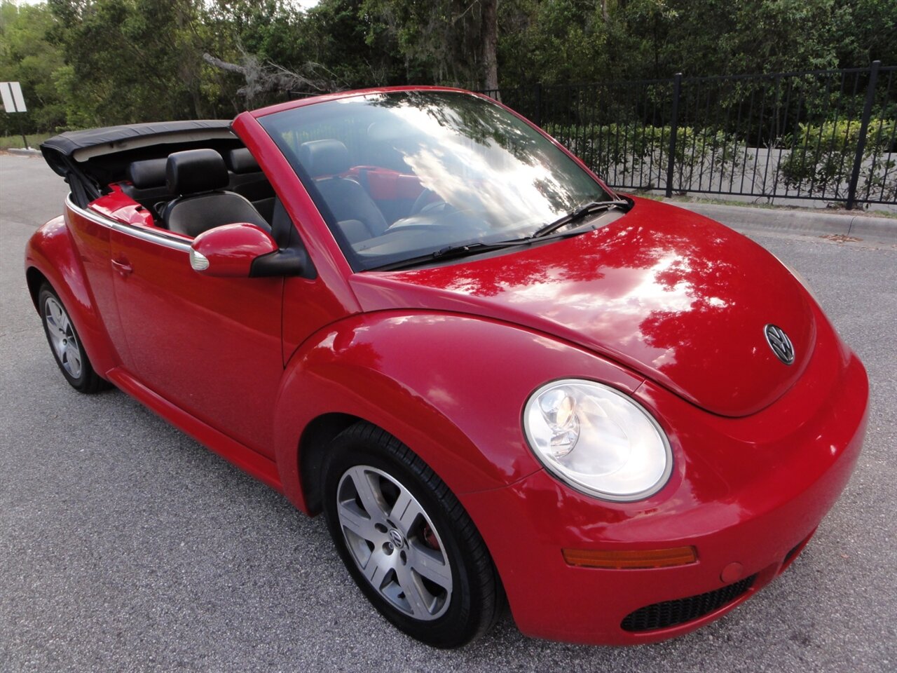 2006 Volkswagen New Beetle Convertible 2.5   - Photo 1 - Deland, FL 32720