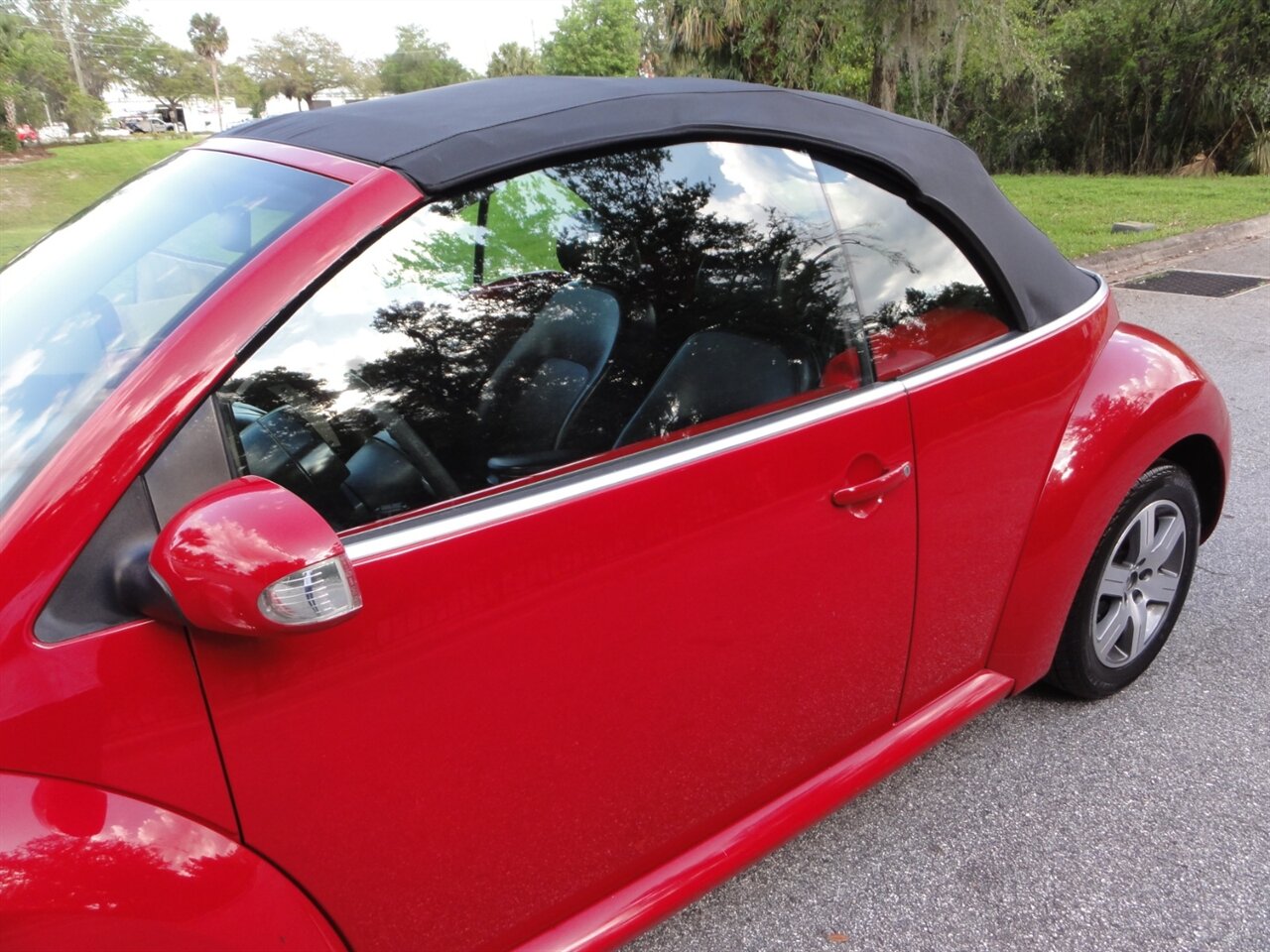 2006 Volkswagen New Beetle Convertible 2.5 - Photo 15 - Deland, FL 32720