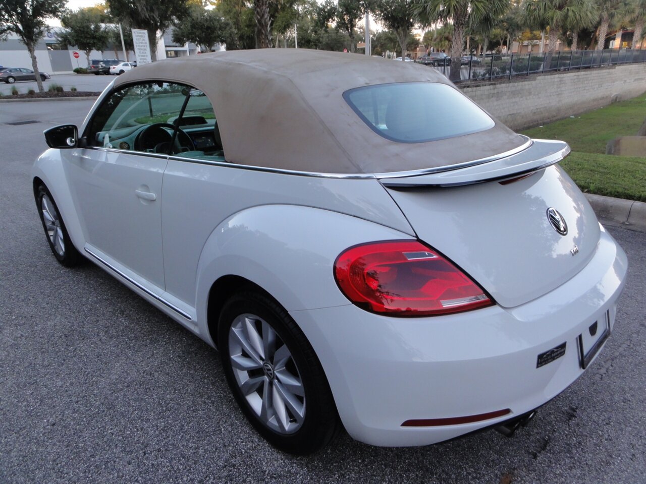 2014 Volkswagen Beetle Convertible TDI Premium - Photo 8 - Deland, FL 32720