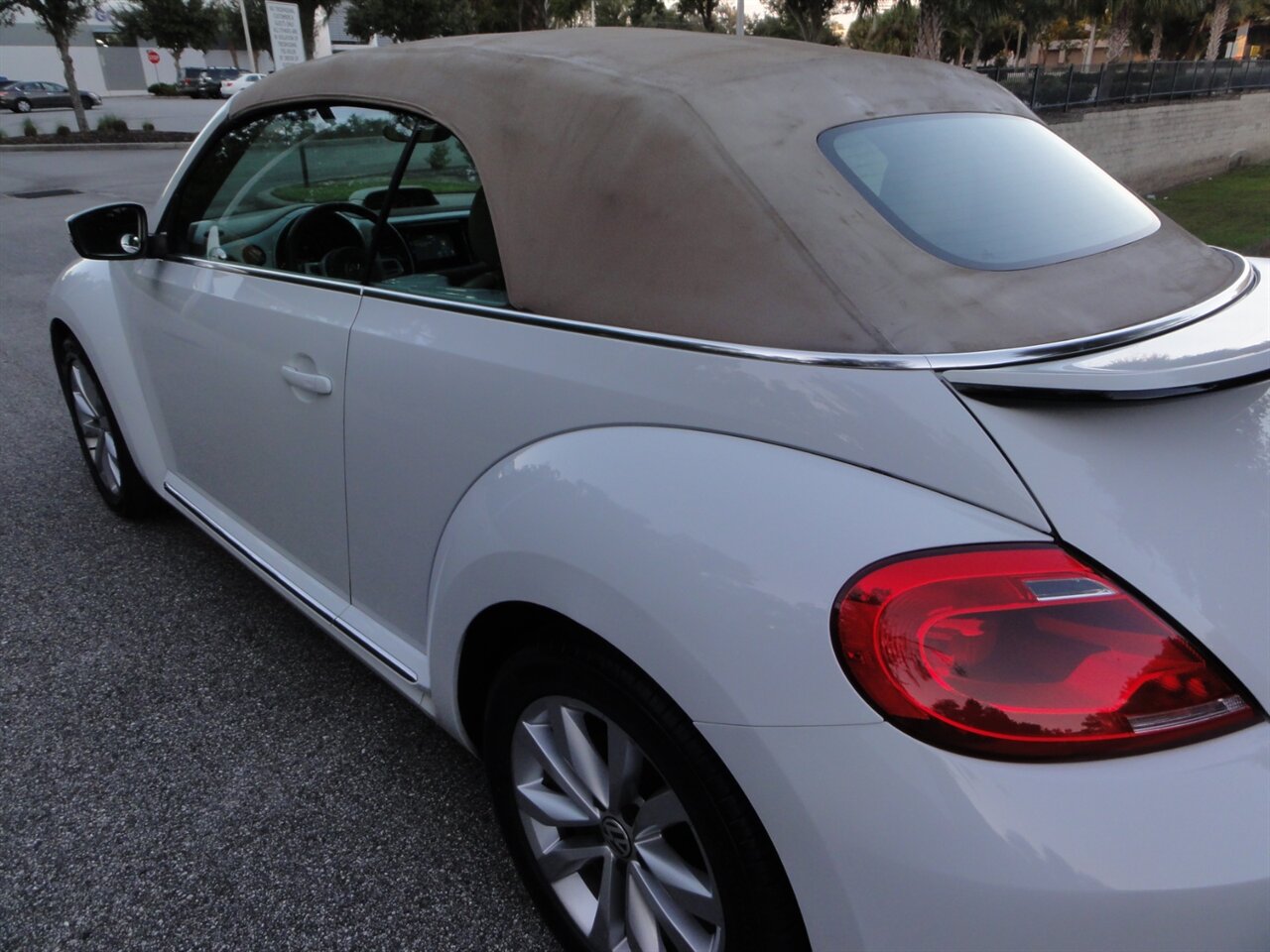 2014 Volkswagen Beetle Convertible TDI Premium - Photo 16 - Deland, FL 32720