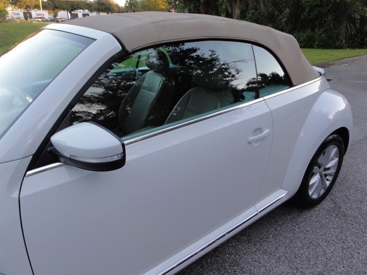 2014 Volkswagen Beetle Convertible TDI Premium - Photo 15 - Deland, FL 32720