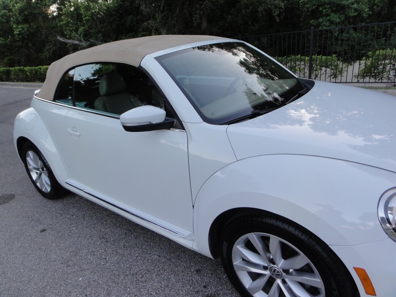 2014 Volkswagen Beetle Convertible TDI Premium - Photo 12 - Deland, FL 32720