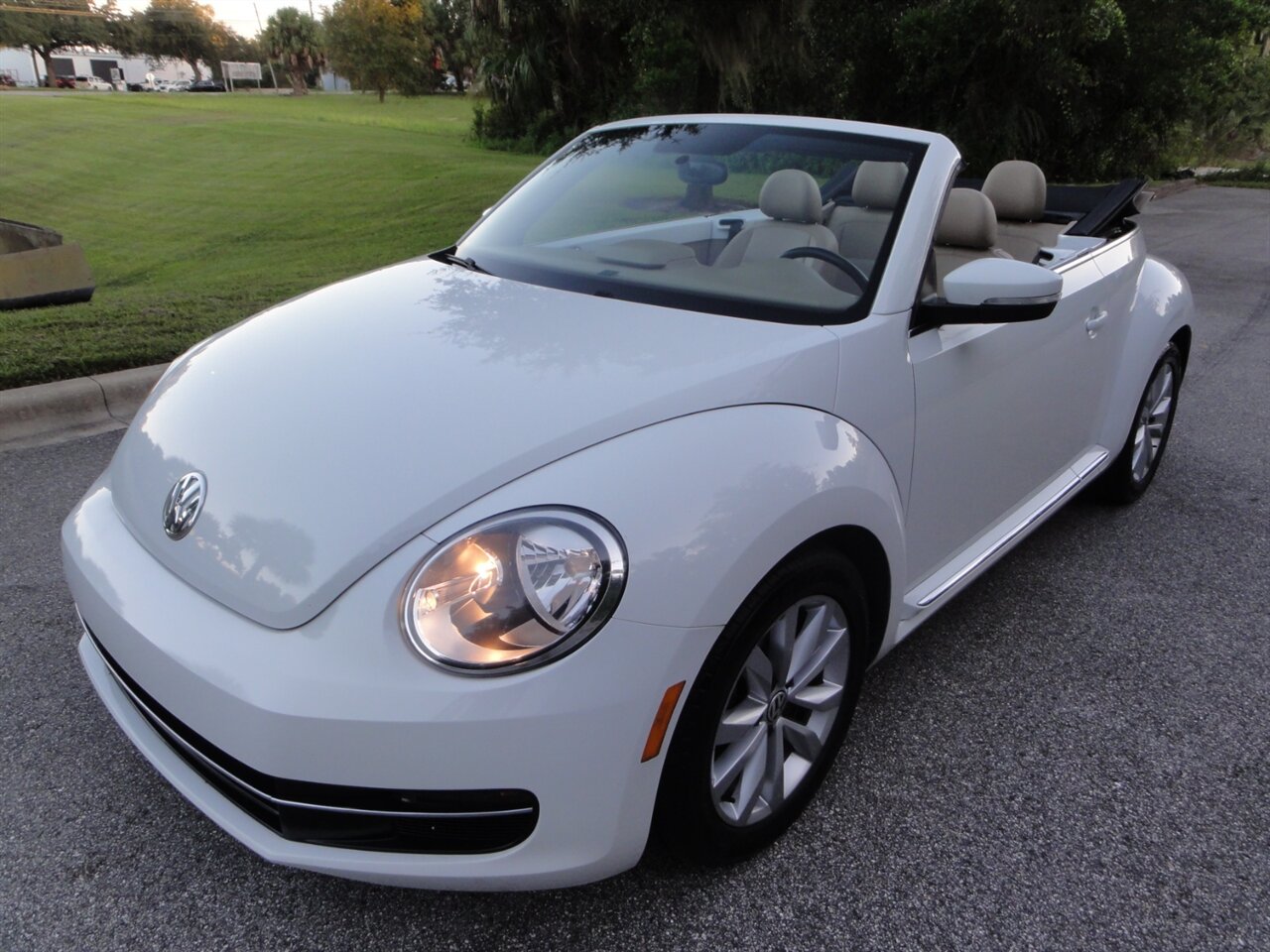 2014 Volkswagen Beetle Convertible TDI Premium - Photo 2 - Deland, FL 32720