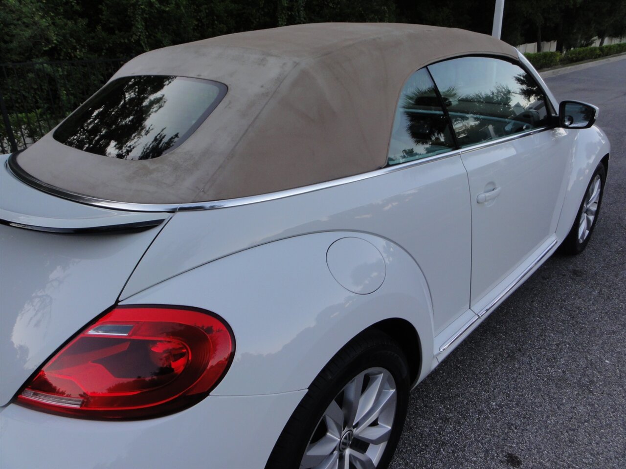 2014 Volkswagen Beetle Convertible TDI Premium - Photo 17 - Deland, FL 32720