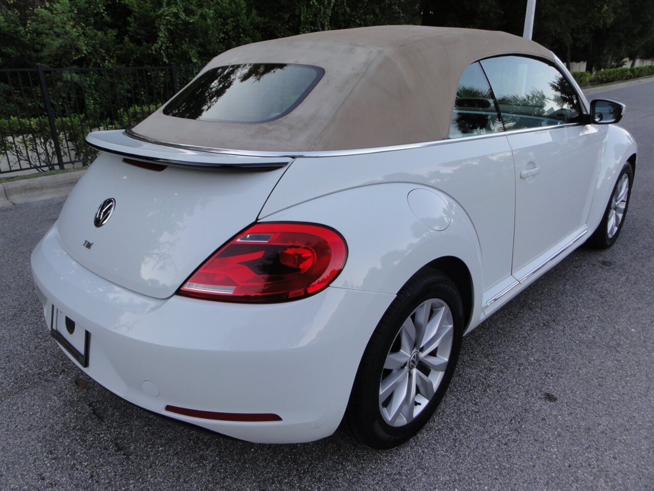2014 Volkswagen Beetle Convertible TDI Premium - Photo 7 - Deland, FL 32720