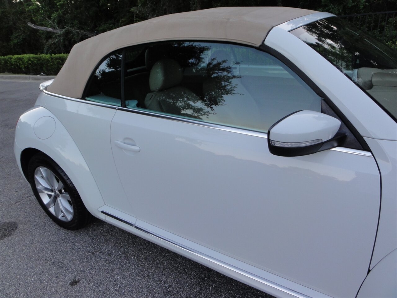 2014 Volkswagen Beetle Convertible TDI Premium - Photo 13 - Deland, FL 32720