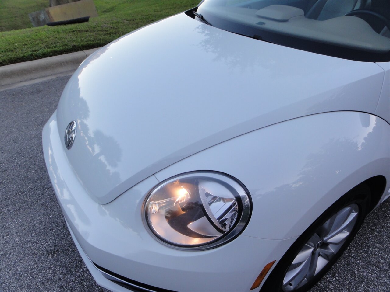 2014 Volkswagen Beetle Convertible TDI Premium - Photo 24 - Deland, FL 32720