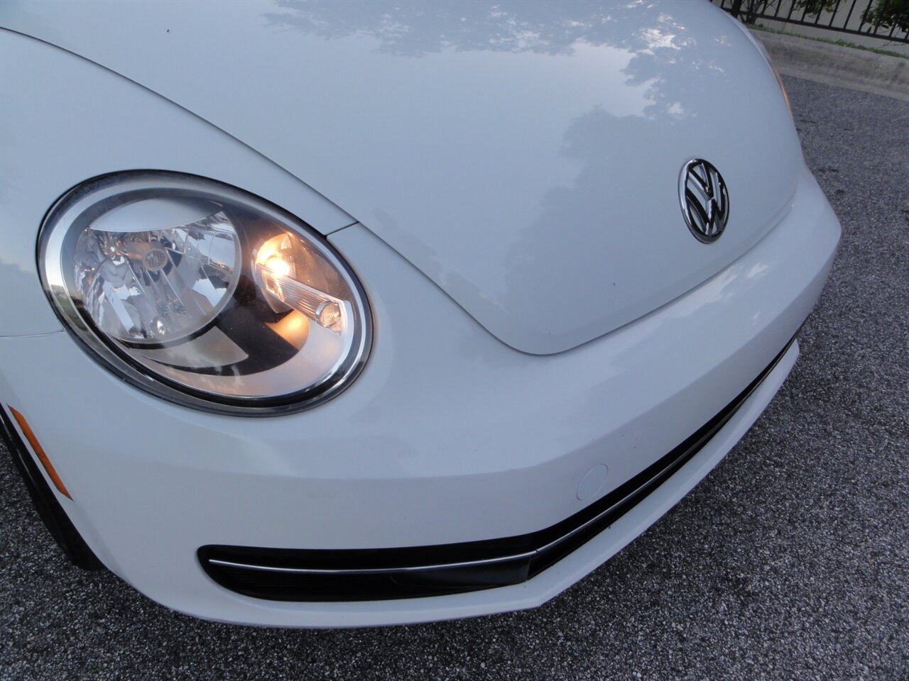 2014 Volkswagen Beetle Convertible TDI Premium - Photo 11 - Deland, FL 32720