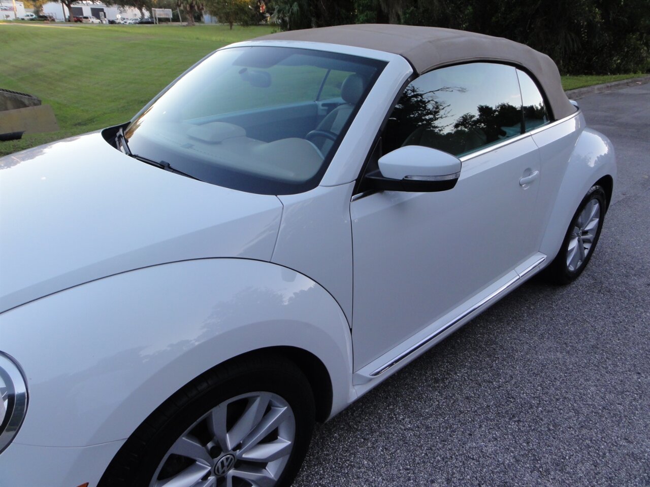 2014 Volkswagen Beetle Convertible TDI Premium - Photo 14 - Deland, FL 32720
